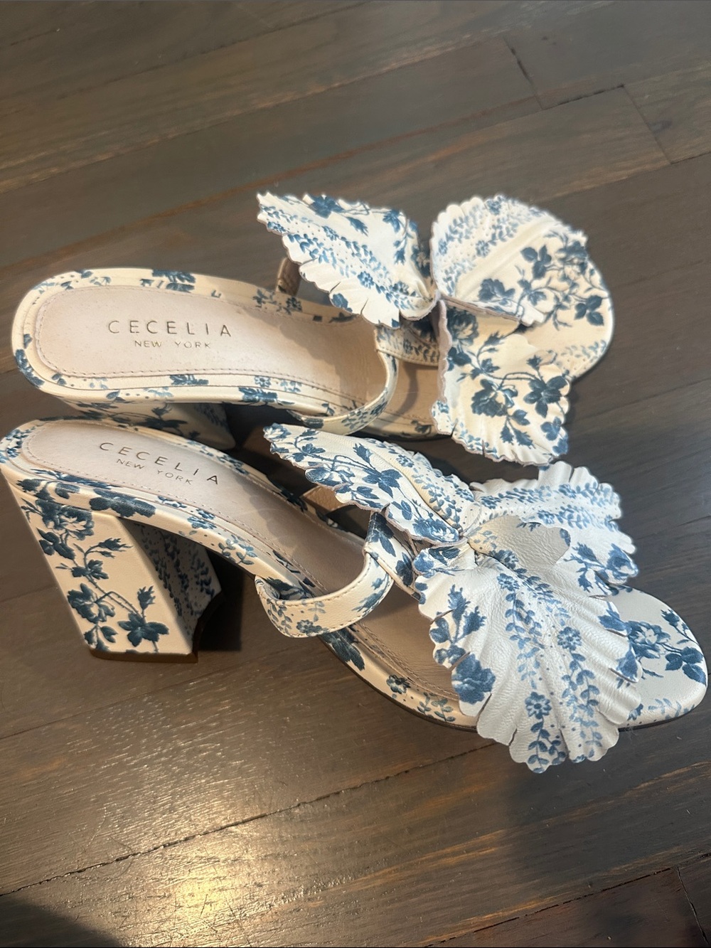CECELIA NEW YORK Cream and Blue Floral Bow Slide Heels
